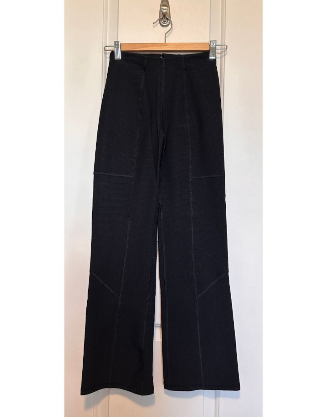 Aritzia Wilfred XXS Black Capri Pants